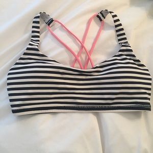 Lululemon sports bra size 6
